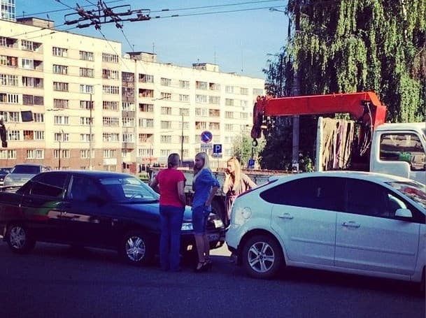 На углу Преображенской и Карла Маркса две девушки за рулем устроили ДТП 