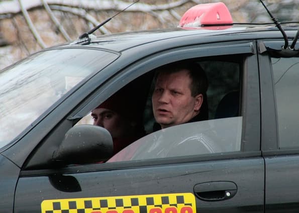 Проверки среди таксистов начаты из-за трагичного ДТП на трассе