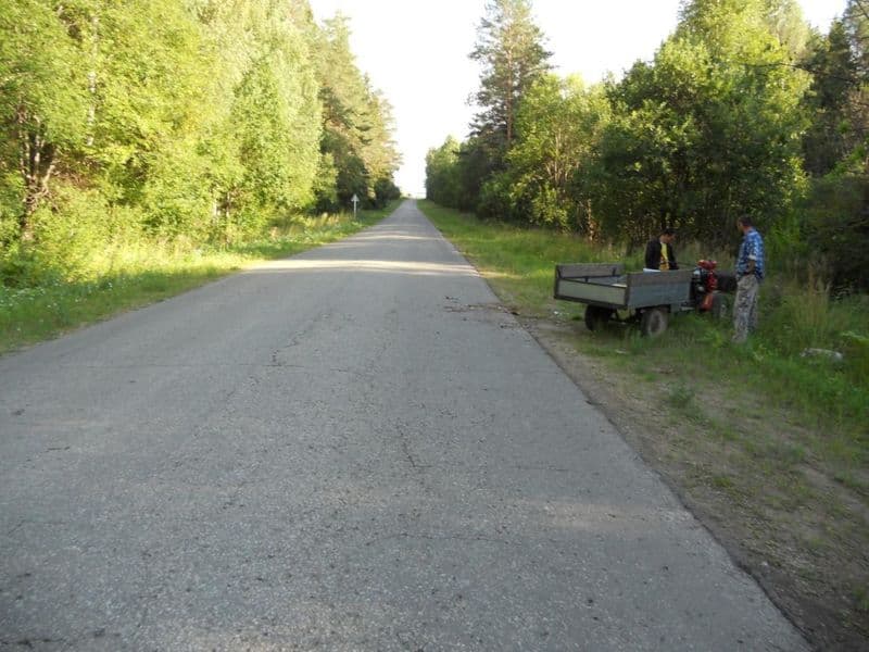 Надо уметь. Водитель мотоблока покалечил себя и пассажира