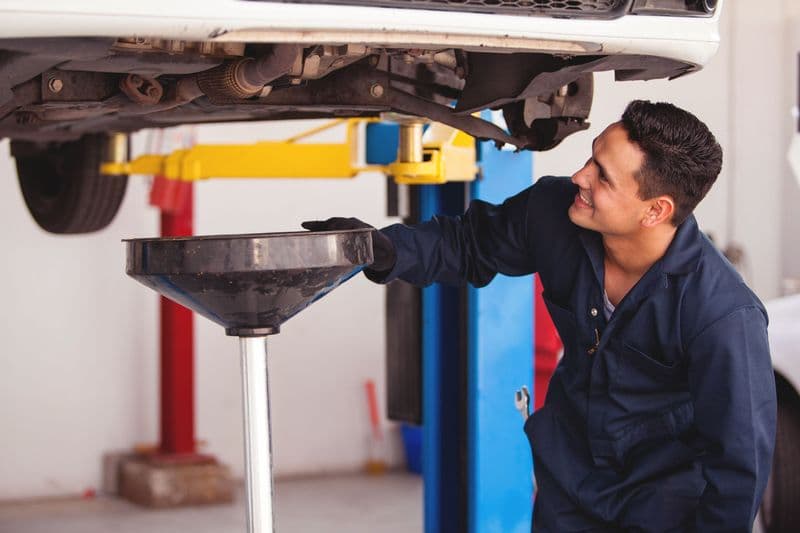 Готовьте автомобиль к зиме выгодно со Станцией техобслуживания LADA 