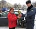 На дорогах дарят цветы… и не только женщинам