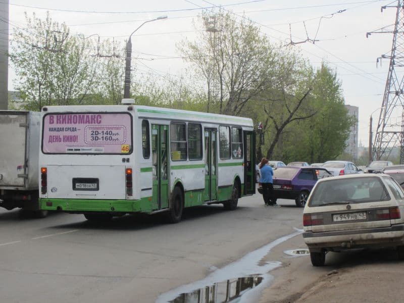 У СКЦ «Семья» пассажирский автобус столкнулся с легковушкой