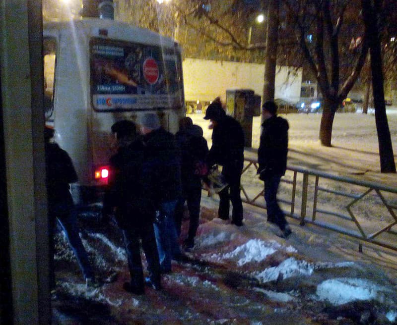 На Карла Маркса пассажирам пришлось толкать автобусы 