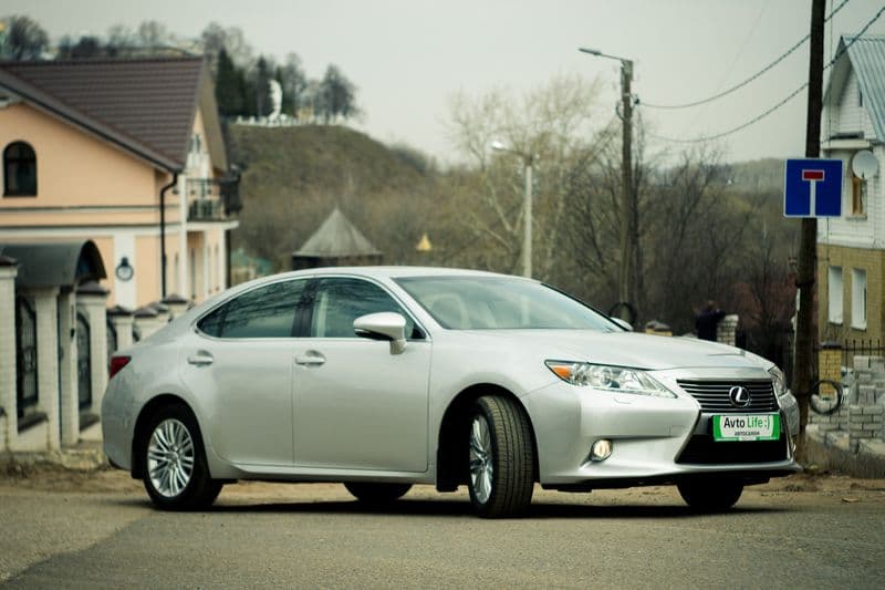 Тест-драйв Lexus ES250: Фен шуй не до мелочей