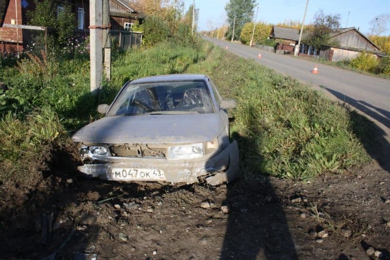 В Зуевке машина с пассажирами «ушла» в кювет