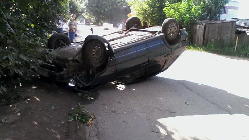 В Вересниках пьяный водитель перевернулся на ВАЗе