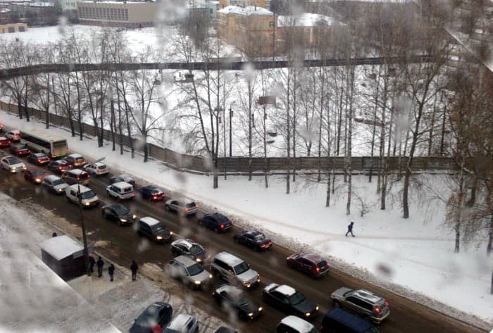 Понедельник встретил автолюбителей огромными пробками
