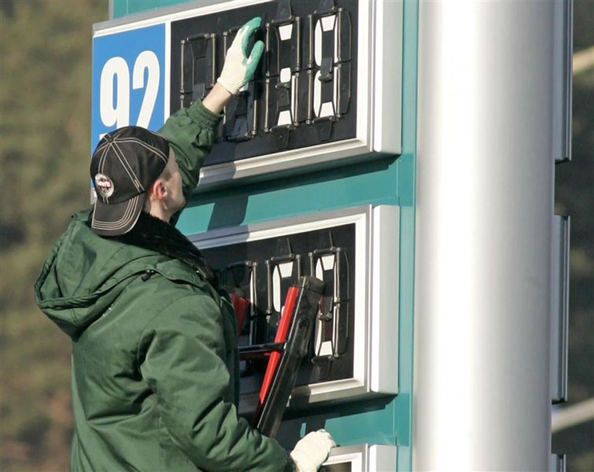 Литр бензина обойдется водителям до 66 рублей к 2024 году