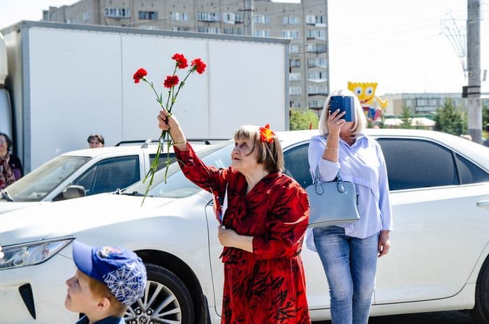 9 мая по городу Кирову проехались ретро автомобили