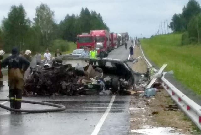Audi с священником разорвало на трассе под Котельничем
