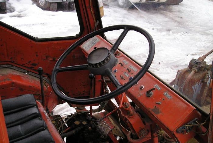 В Даровском районе угнали трактор