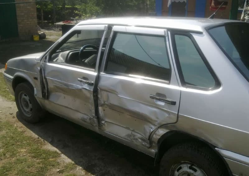 В Омутнинском районе подростки угнали ВАЗ и попали на нем в аварию