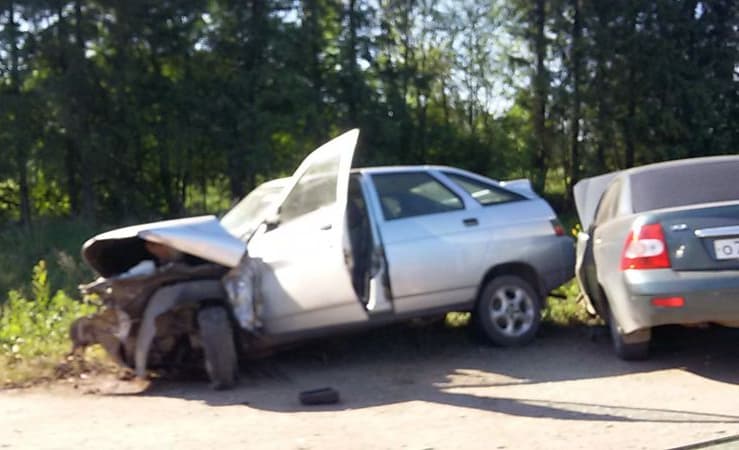 В Кирове у деревни Бони водитель «двенадцатой» протаранил два авто: двое пострадавших