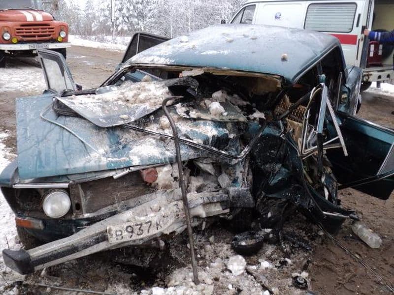 Жуткое ДТП: в Лебяжском районе «Жигули» смяло от удара с «Тойотой»