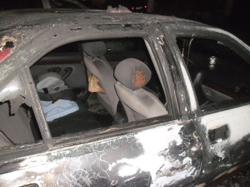 Пожар на парковке в Кирове уничтожил 2 машины и еще 2 повредил