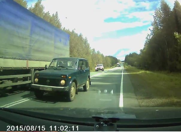 Водитель «Нивы», выехавший на встречку, чуть не устроил ДТП на трассе