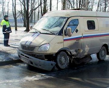 Автомобиль инкассаторов сбил двух школьников [обновлено]