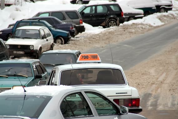 Назад в 90-е: муниципальных водителей «рэкетируют» «бомбилы»
