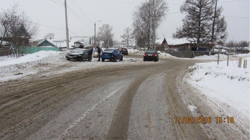 На Корчагина дорогу не поделили 3 автомобиля