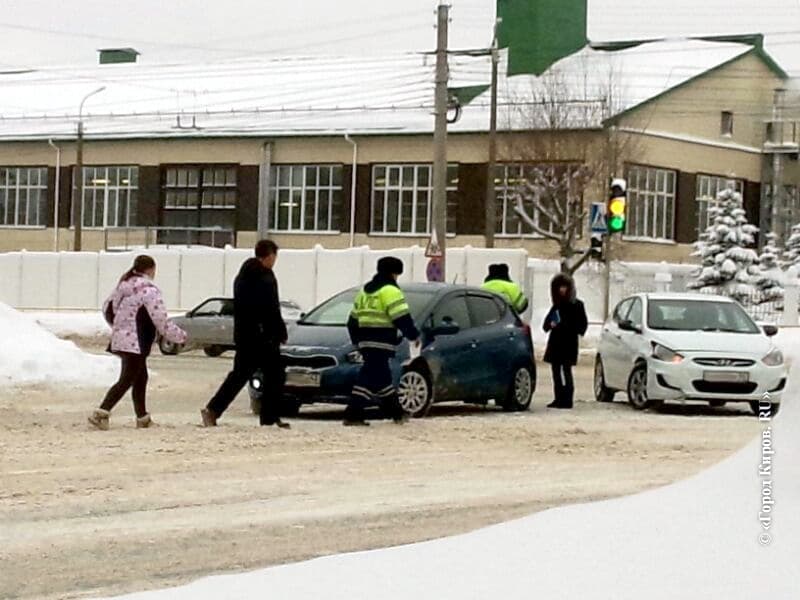На Воровского-Сурикова столкнулись КИА и Хёндай