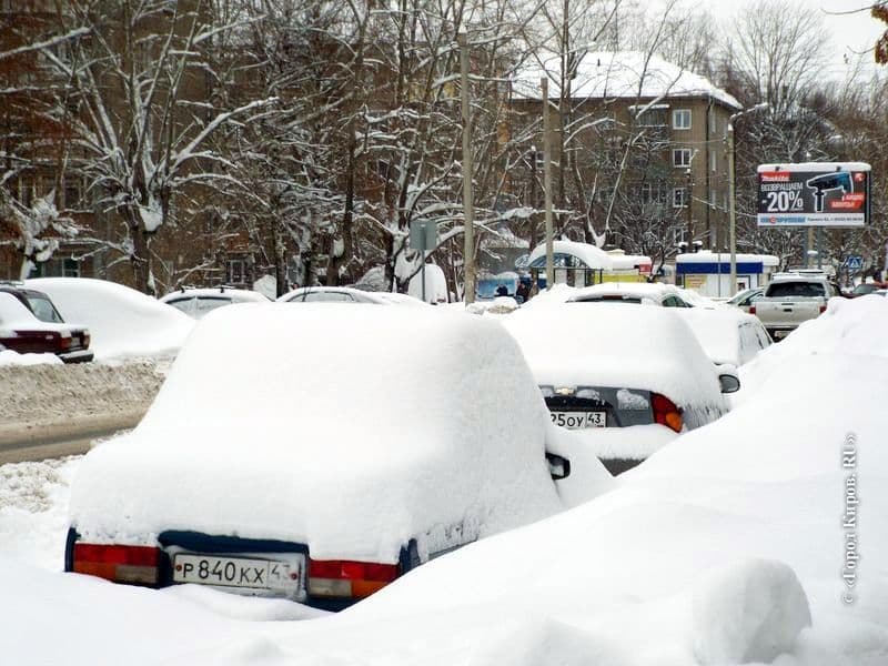 Уборка снега: в Чепецке вводят визитки, в Кирове переставляют машины