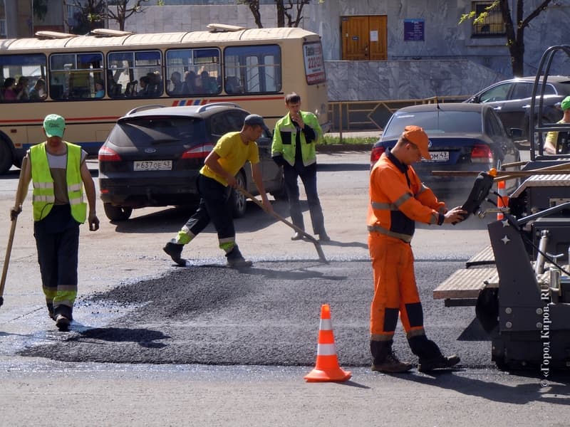 На ремонт кировских дорог выделят дополнительный миллиард рублей