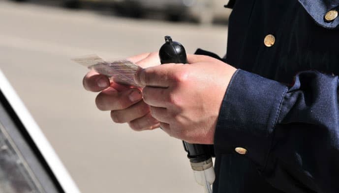Кировский водитель заплатит 20 тысяч рублей за поддельные права