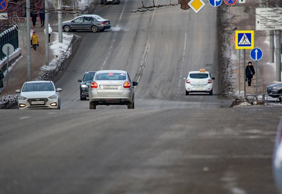 С 15 февраля в Латвии начнут изымать машины с российскими номерами