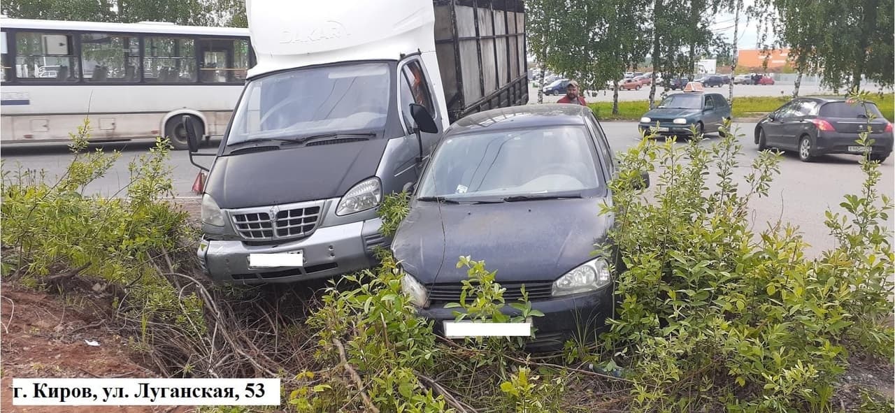 В Кирове в ДТП пострадала женщина с ребёнком