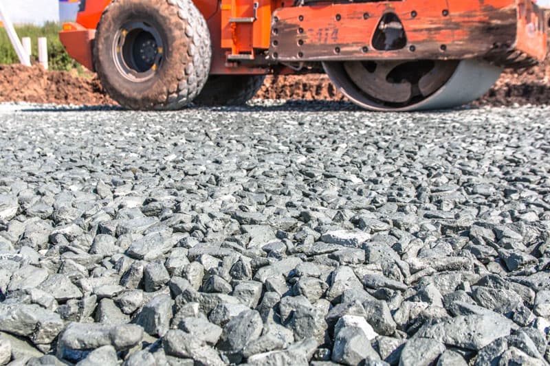 Власти продолжат ремонт дороги в Порошино, который начали местные жители