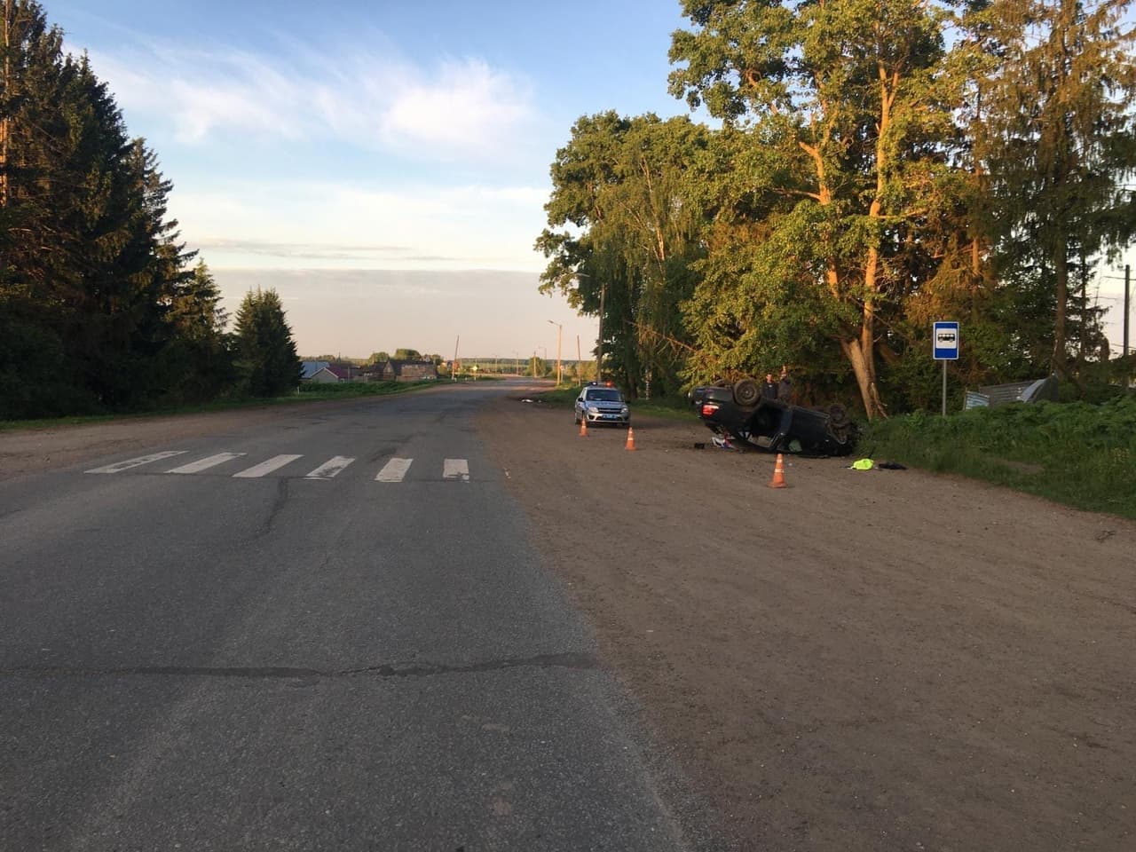 В Кировской области водитель Volkswagen Polo врезался в столб и перевернулся