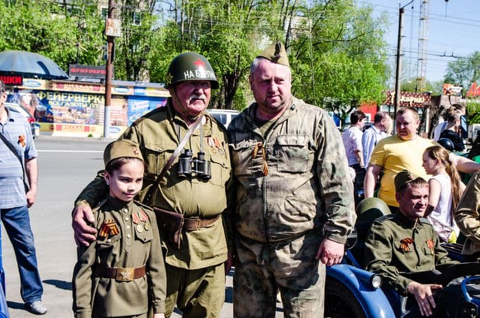 9 мая по городу Кирову проехались ретро автомобили