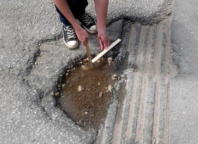 Активисты «РосЯмы» грозятся потребовать ремонта дорог через суд