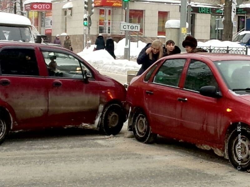 В районе «Алых Парусов» произошло сразу две аварии