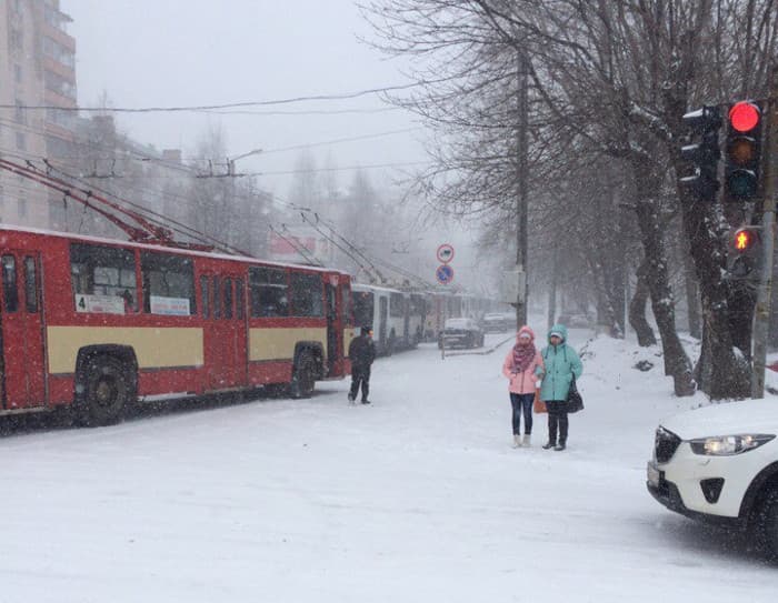 На Карла Маркса в Кирове образовалась пробка из троллейбусов