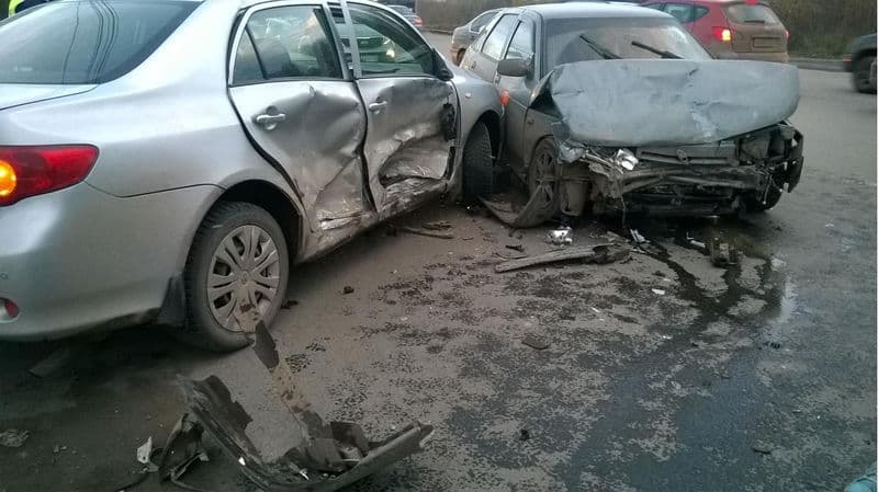 На Воровского «Тойота» врезалась в «двенашку»