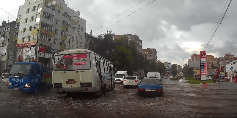 Ливень вновь затопил улицу Ленина
