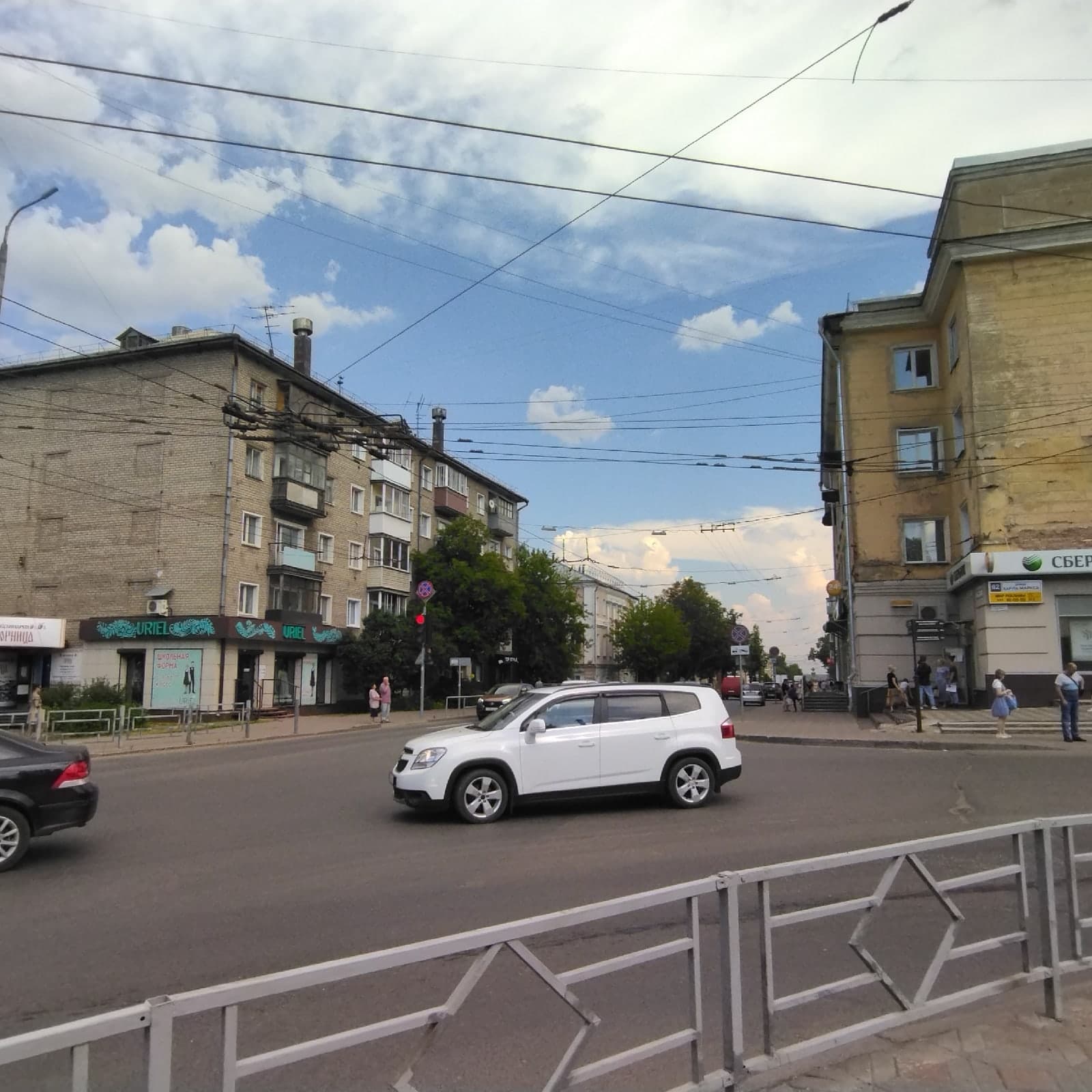 Простая привычка за рулем снижает расход топлива до 20% в городе: многие водители зря ее игнорируют