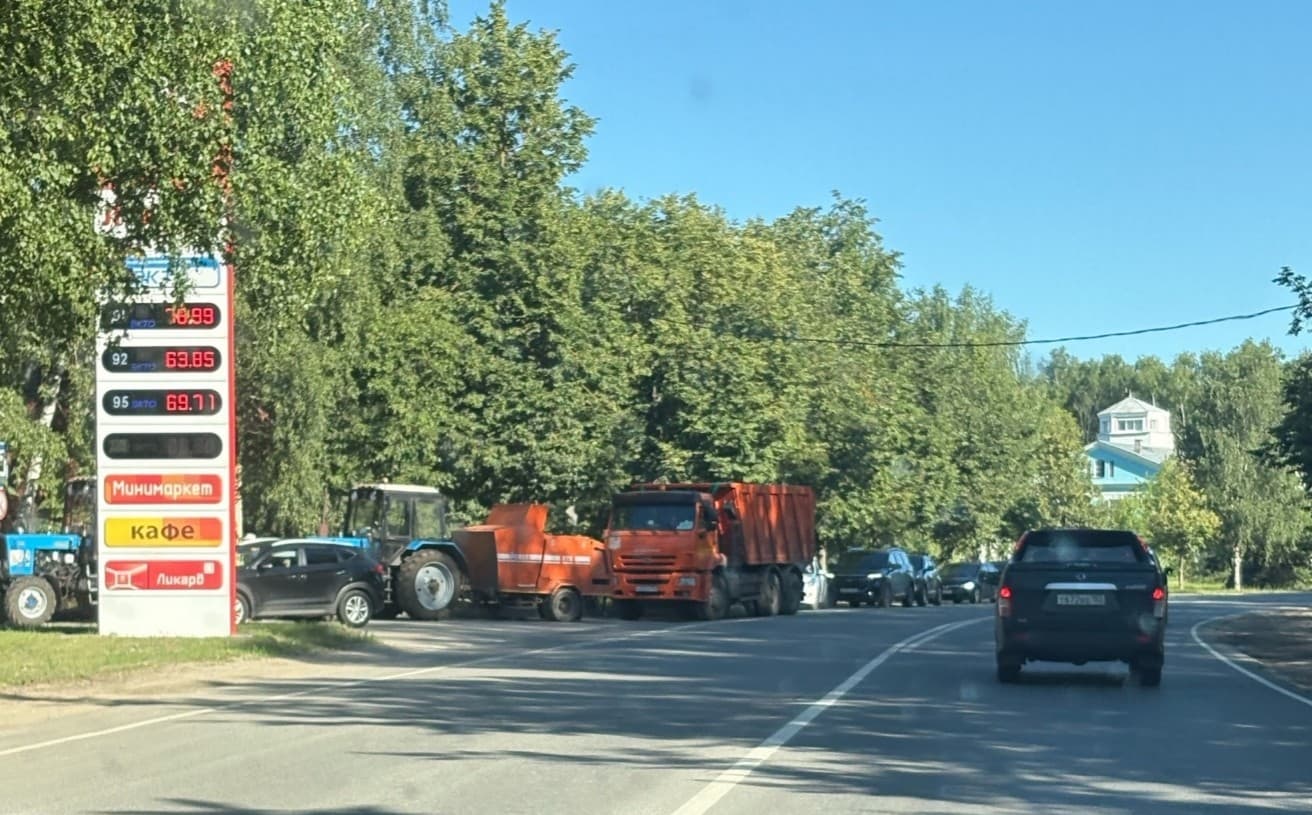 Расход топлива падает без присадок: простой прием в потоке экономит бензин в городе