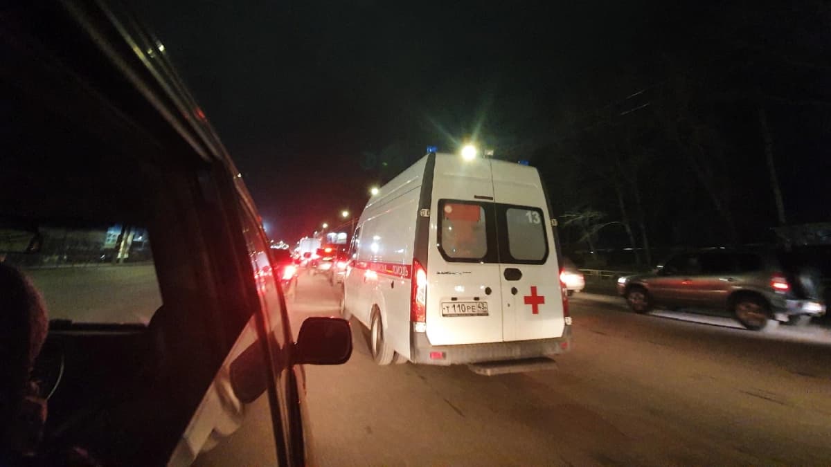 В пригороде Кирово-Чепецка столкнулись «Ларгус» и мотоцикл: есть пострадавшие