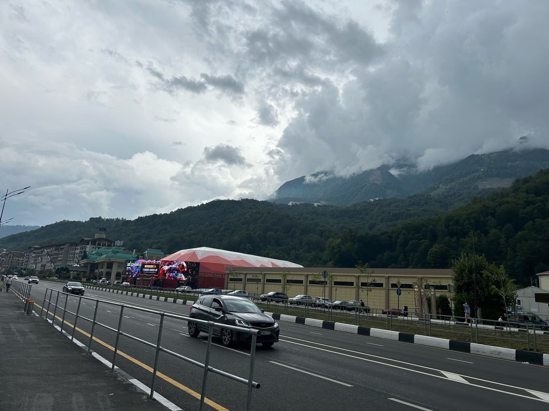 Поехал из Крыма не через мост, а по сухопутному коридору: рассказываю, что ждет водителей на трассе Р-280 "Новороссия"