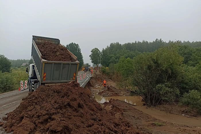 В Фаленском районе восстановили движение на всех дорогах после ливня