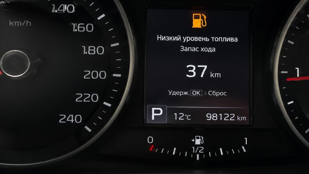 Как проверить реальный уровень топлива в баке, если датчик обманывает: 5 опробованных методов