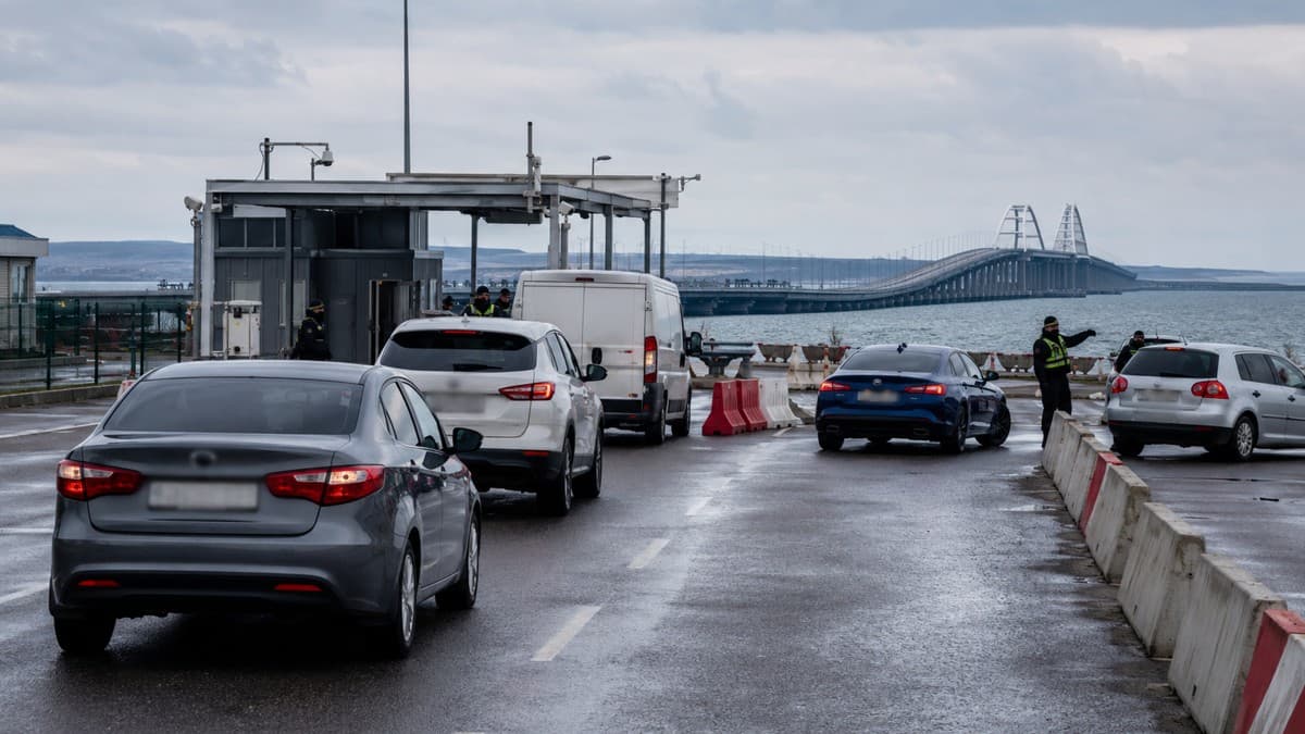 Некоторые автомобили не пропускают по Крымскому мосту: кому придётся ехать через Р-280 и сколько займёт объезд