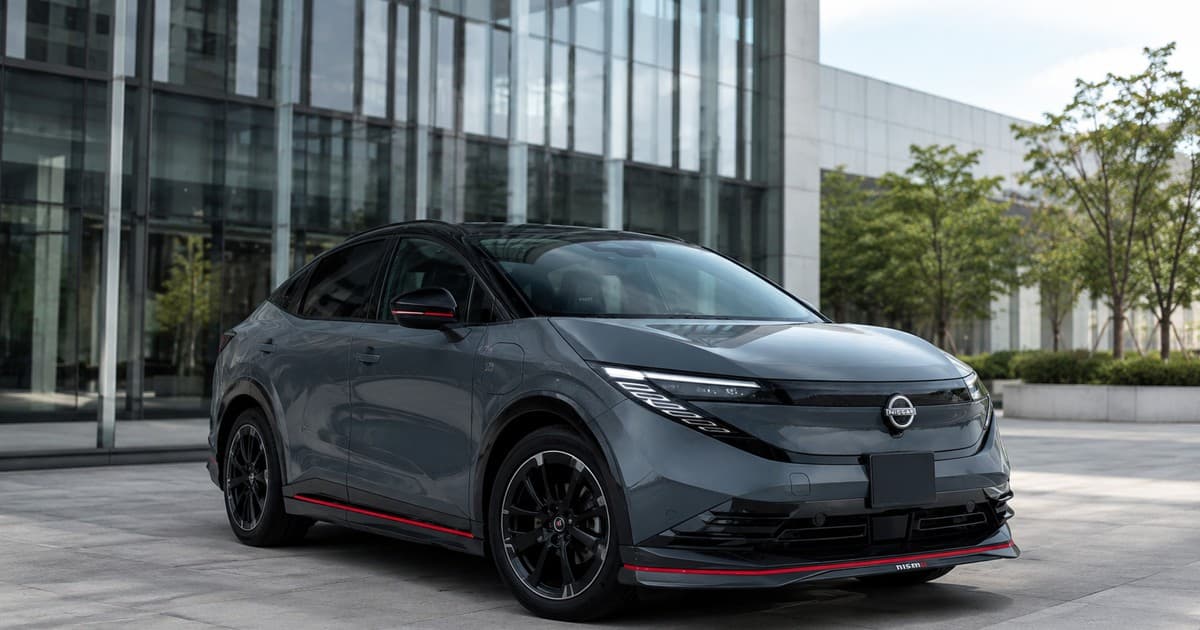 Заметил новый Nissan Leaf Nismo и удивился: моторы оставили прежними, а стартовую цену подняли в полтора раза