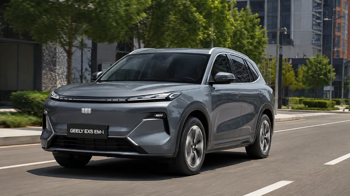 Geely EX5 EM-i стал самым популярным гибридом России летом 2026 года: разобрался, за что покупатели отдают от 3,42 млн рублей