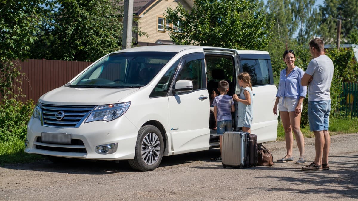 Взял Nissan Serena для большой семьи: восемь мест и расход около 7 литров – что оказалось важнее правого руля – отзыв владельца