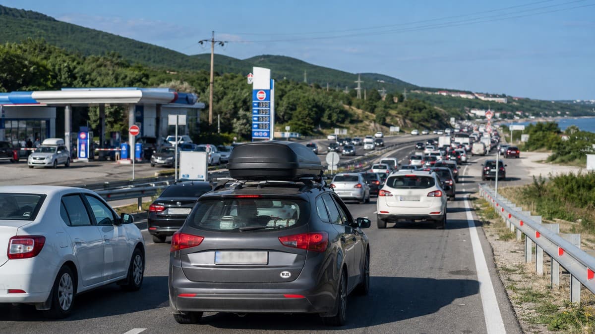 Москва – Геленджик на машине в августе 2026 года: где М-4 встаёт в пробках и почему заправляться лучше до курортной зоны