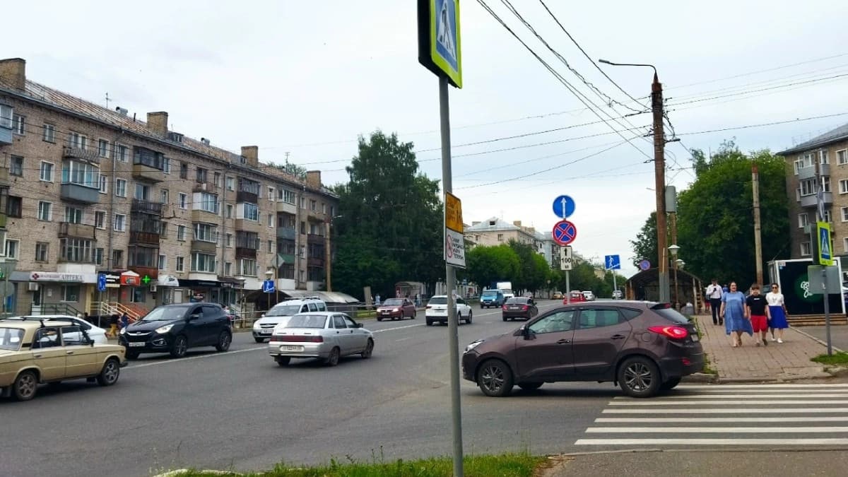 В центре Кирова велосипедист сбил четырехлетнего мальчика на переходе
