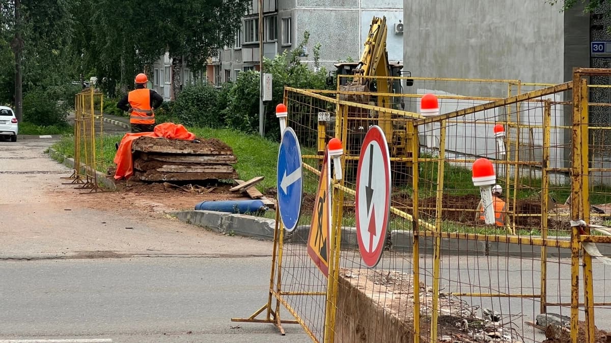 В Кирове частично перекрыли проезд на перекрестке улиц Азина и Защитников Отечества